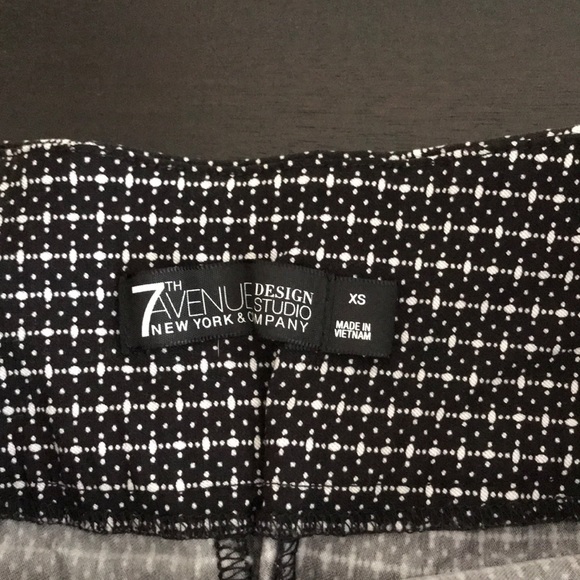 NY&Co pull on skinny stretch pants - Picture 3 of 4